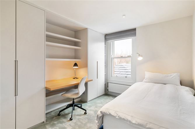 30 Oaklands Park, Sandymount, Dublin 4