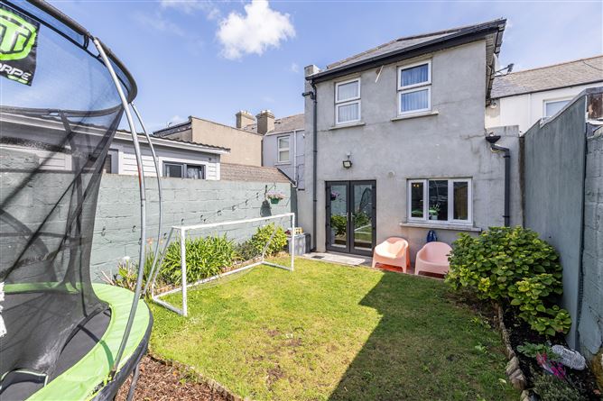https://photos-a.propertyimages.ie/media/9/8/5/5005589/73a3582c-c956-4213-945d-1d0d4c65f4c7_l.jpg