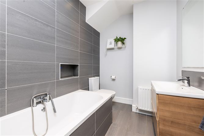 https://photos-a.propertyimages.ie/media/9/8/5/5005589/73a3582c-c956-4213-945d-1d0d4c65f4c7_l.jpg