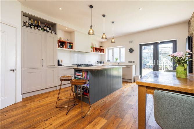 https://photos-a.propertyimages.ie/media/9/8/5/5005589/73a3582c-c956-4213-945d-1d0d4c65f4c7_l.jpg