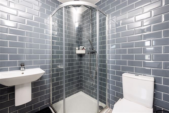 https://photos-a.propertyimages.ie/media/9/8/5/5005589/73a3582c-c956-4213-945d-1d0d4c65f4c7_l.jpg