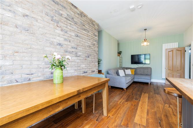 https://photos-a.propertyimages.ie/media/9/8/5/5005589/73a3582c-c956-4213-945d-1d0d4c65f4c7_l.jpg