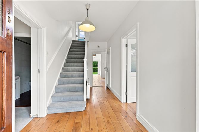 https://photos-a.propertyimages.ie/media/9/8/5/5026589/12426b1d-42a2-4165-935a-ab04125cc9b7_l.jpg