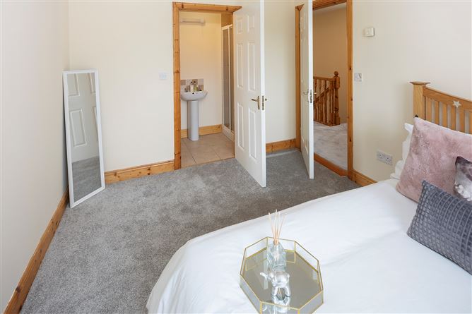24 The Crescent, Lus an Ime, Cloyne, Cork