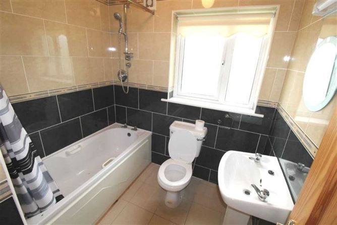 1 Cloonshanville Park, Frenchpark, Co. Roscommon