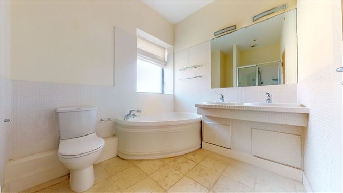 62 East Courtyard, Tullyvale, Cabinteely, Dublin 18
