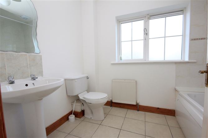 29 Lakeside Gardens , Portlaoise, Laois