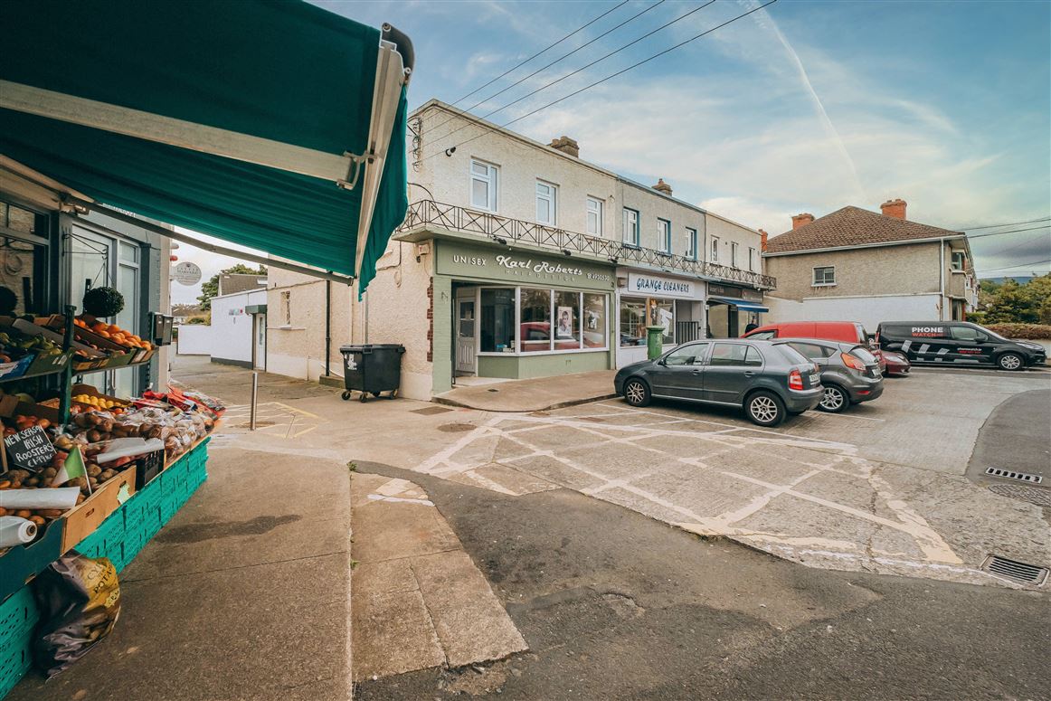 26 Barton Drive (Karl Roberts Salon), Rathfarnham, Dublin 14