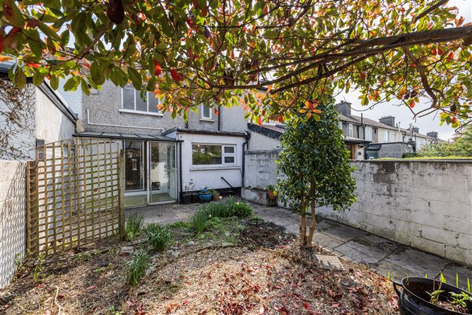 https://photos-a.propertyimages.ie/media/9/8/8/4907889/ff798114-3ade-4020-a0ac-3a39747b76a4_l.jpg