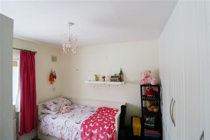 33 Collinswood, Whitehall,   Dublin 9