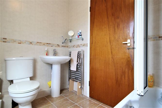 12 Loughlinstown Park, Loughlinstown, Dublin 18