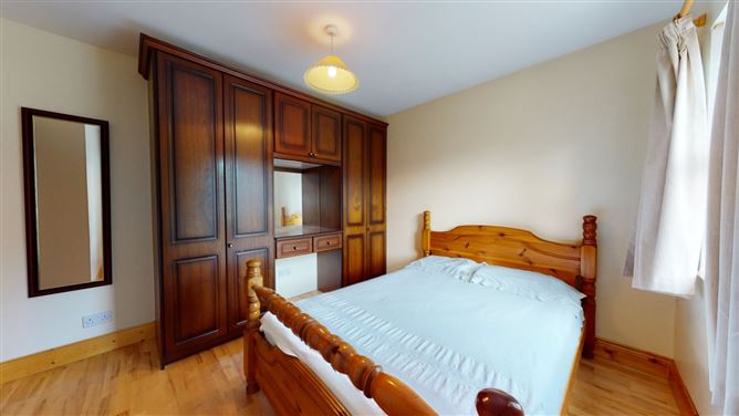 12 Loughlinstown Park, Loughlinstown, Dublin 18