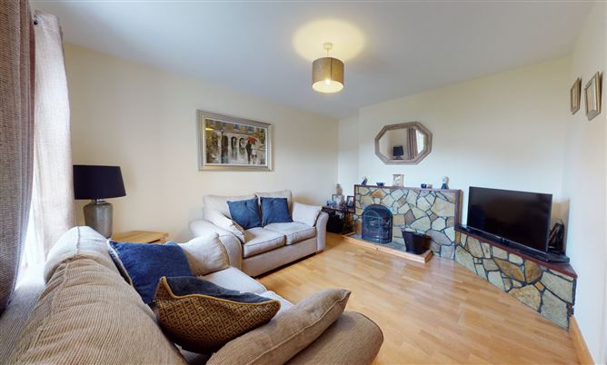 12 Loughlinstown Park, Loughlinstown, Dublin 18