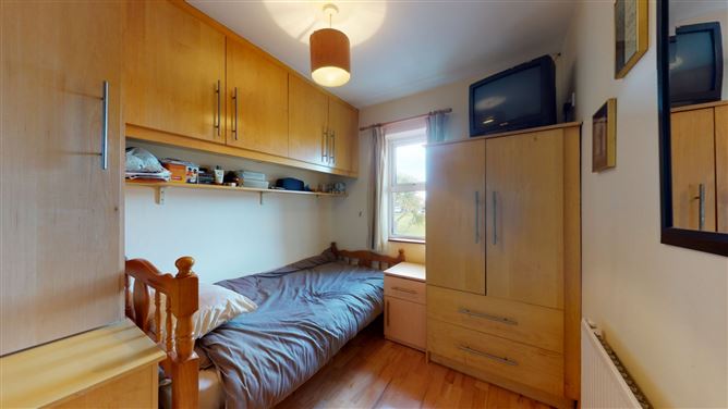 12 Loughlinstown Park, Loughlinstown, Dublin 18