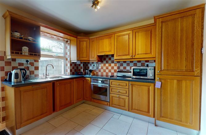 12 Loughlinstown Park, Loughlinstown, Dublin 18