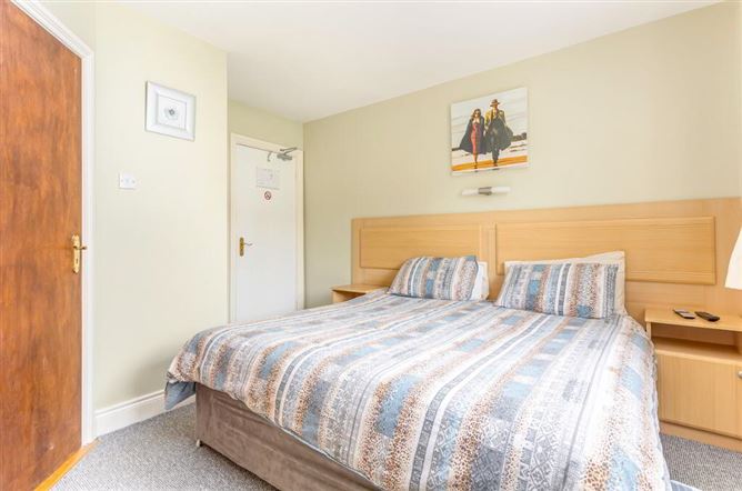 Willo's B&b, 6 Fair View, Leixlip Road, Lucan, Dublin