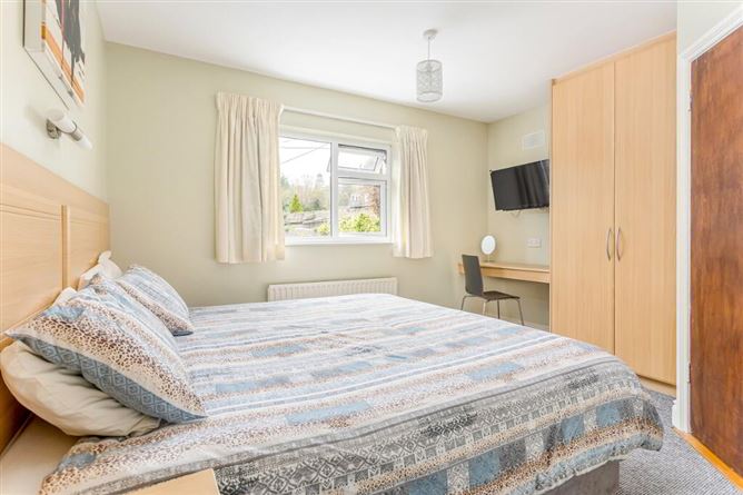 Willo's B&b, 6 Fair View, Leixlip Road, Lucan, Dublin
