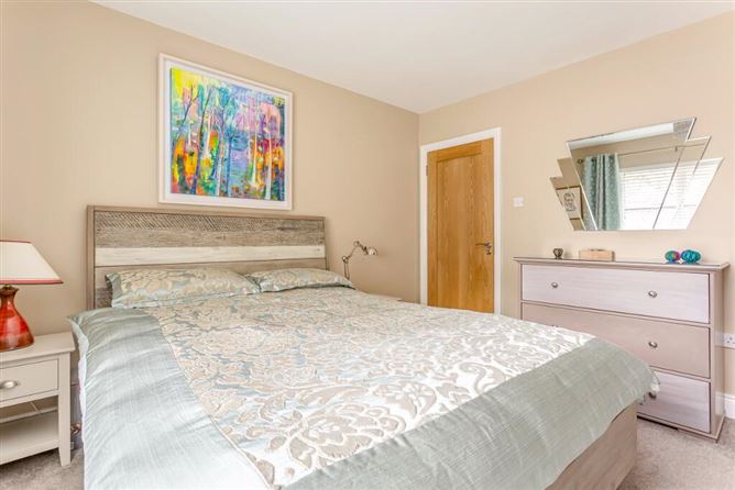 Willo's B&b, 6 Fair View, Leixlip Road, Lucan, Dublin