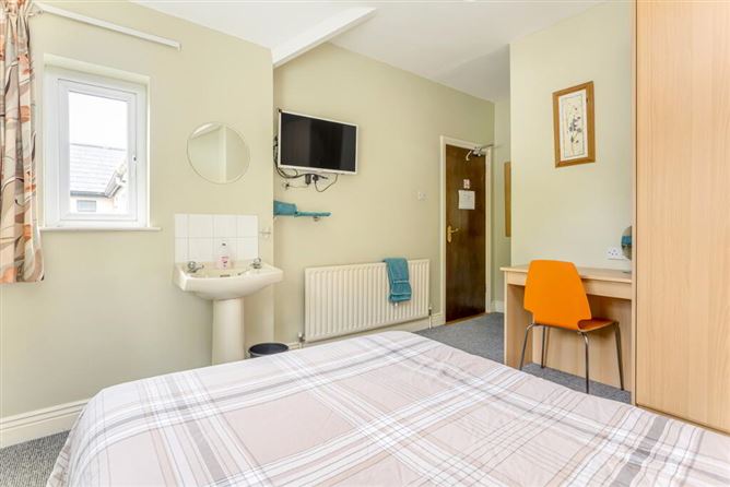 Willo's B&b, 6 Fair View, Leixlip Road, Lucan, Dublin