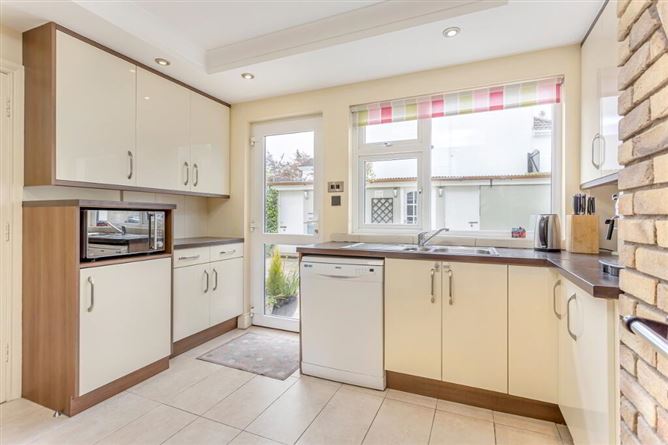 Willo's B&b, 6 Fair View, Leixlip Road, Lucan, Dublin