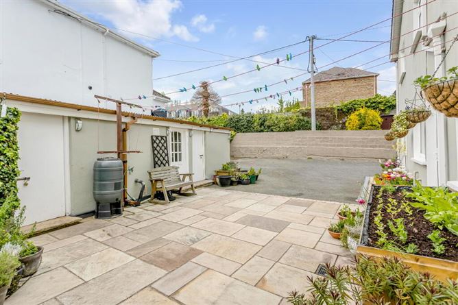 Willo's B&b, 6 Fair View, Leixlip Road, Lucan, Dublin
