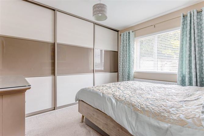 Willo's B&b, 6 Fair View, Leixlip Road, Lucan, Dublin