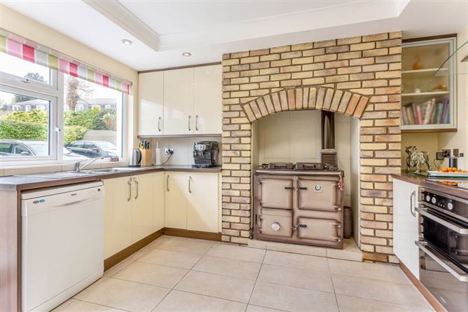 Willo's B&b, 6 Fair View, Leixlip Road, Lucan, Dublin