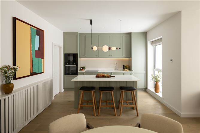 https://photos-a.propertyimages.ie/media/9/9/0/4958099/f7aaa738-e266-416e-a72d-cefd4ec74663_l.jpg