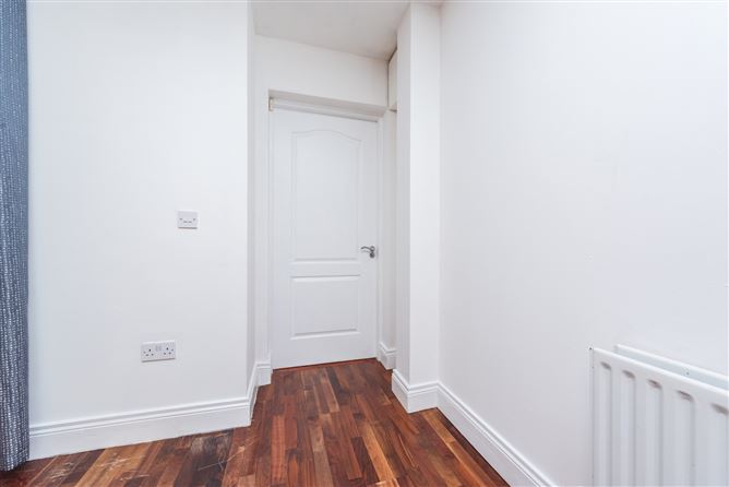 https://photos-a.propertyimages.ie/media/9/9/1/4935199/18c828cf-5b10-4c10-aab9-ac2816f89dd3_l.jpg