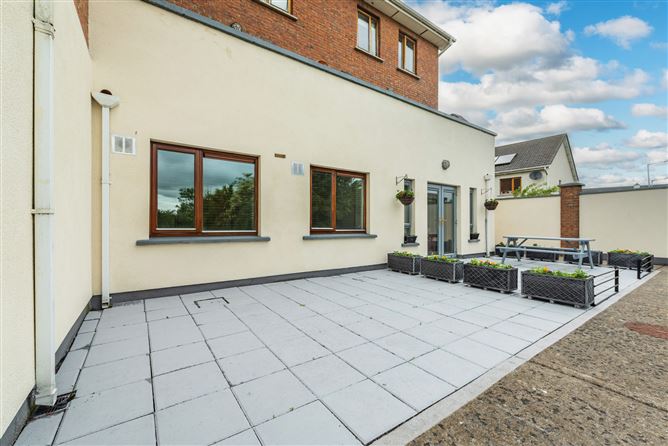 https://photos-a.propertyimages.ie/media/9/9/1/4935199/18c828cf-5b10-4c10-aab9-ac2816f89dd3_l.jpg