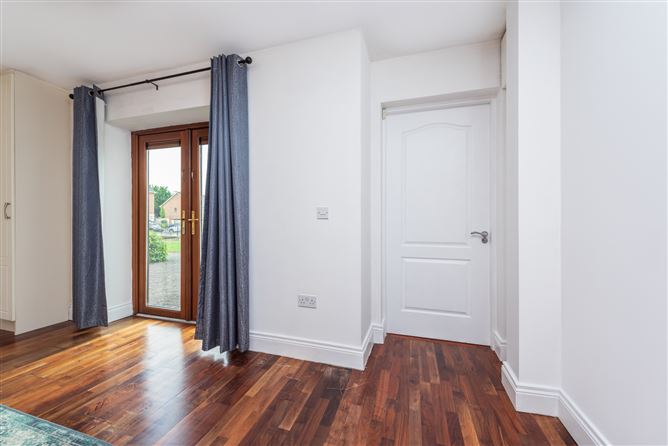 https://photos-a.propertyimages.ie/media/9/9/1/4935199/18c828cf-5b10-4c10-aab9-ac2816f89dd3_l.jpg