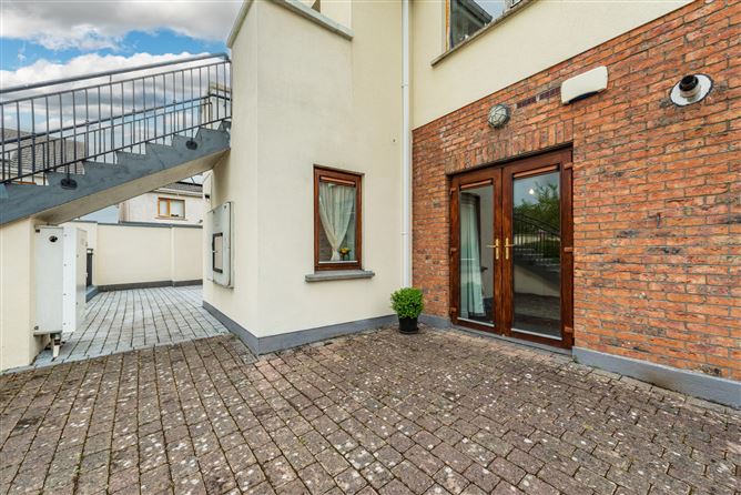 https://photos-a.propertyimages.ie/media/9/9/1/4935199/18c828cf-5b10-4c10-aab9-ac2816f89dd3_l.jpg