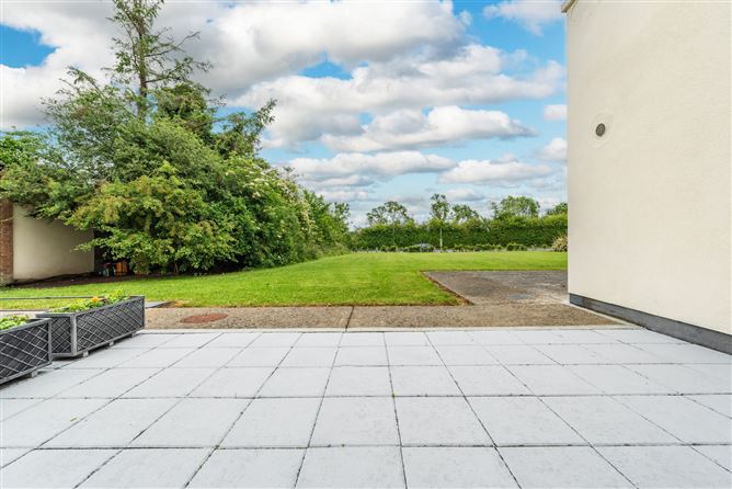 https://photos-a.propertyimages.ie/media/9/9/1/4935199/18c828cf-5b10-4c10-aab9-ac2816f89dd3_l.jpg