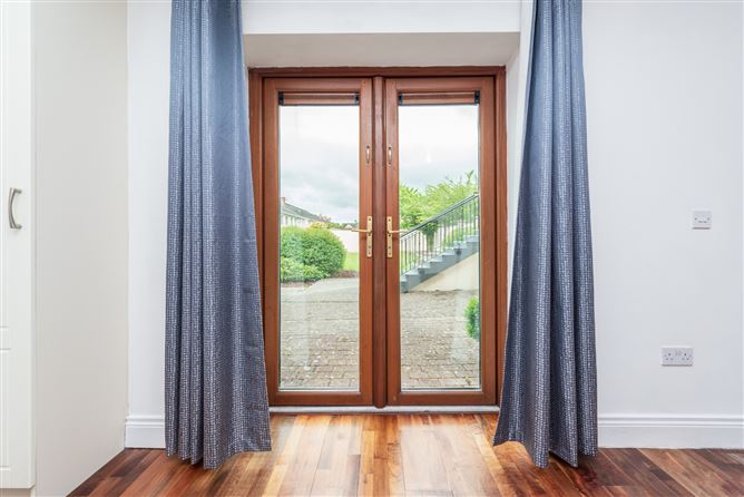 https://photos-a.propertyimages.ie/media/9/9/1/4935199/18c828cf-5b10-4c10-aab9-ac2816f89dd3_l.jpg