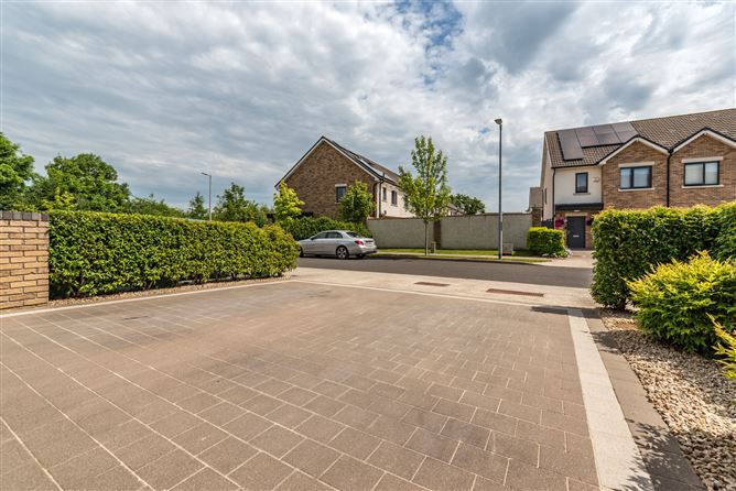 https://photos-a.propertyimages.ie/media/9/9/1/4940199/78bc6fdf-da79-41ce-9a7c-e7f1c595987a_l.jpg
