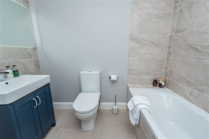 https://photos-a.propertyimages.ie/media/9/9/1/4940199/78bc6fdf-da79-41ce-9a7c-e7f1c595987a_l.jpg