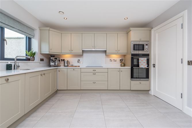 https://photos-a.propertyimages.ie/media/9/9/1/4940199/78bc6fdf-da79-41ce-9a7c-e7f1c595987a_l.jpg