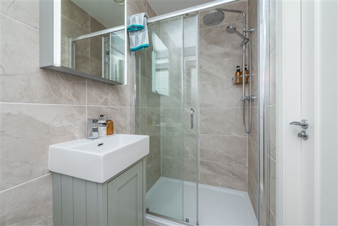 https://photos-a.propertyimages.ie/media/9/9/1/4940199/78bc6fdf-da79-41ce-9a7c-e7f1c595987a_l.jpg