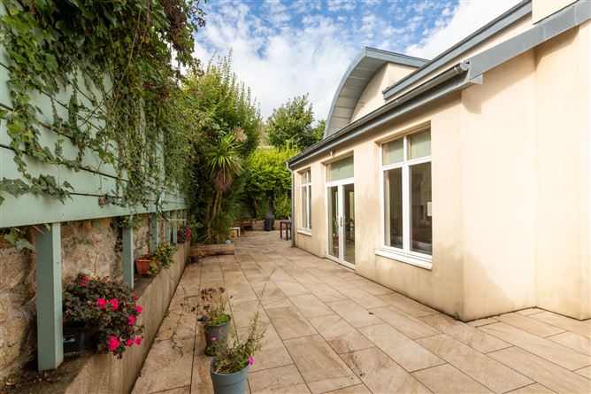 Cabo, Marine Court, , Sandycove, County Dublin
