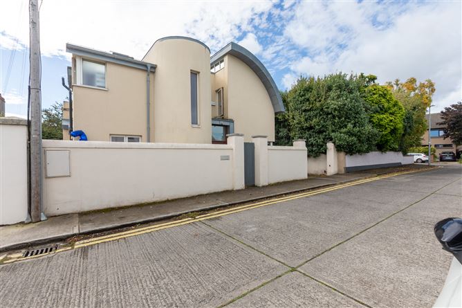 Cabo, Marine Court, , Sandycove, County Dublin