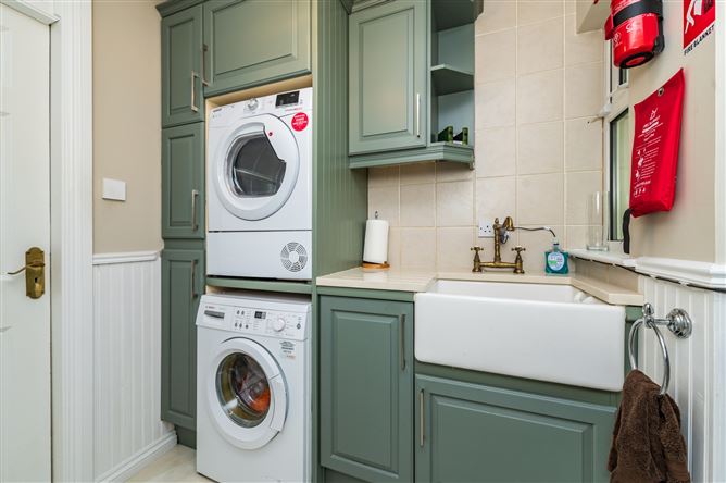 https://photos-a.propertyimages.ie/media/9/9/1/4998199/4bd41e60-927b-4ad0-a596-adc7f603763b_l.jpg