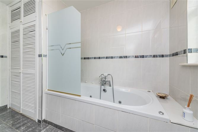 https://photos-a.propertyimages.ie/media/9/9/1/4998199/4bd41e60-927b-4ad0-a596-adc7f603763b_l.jpg