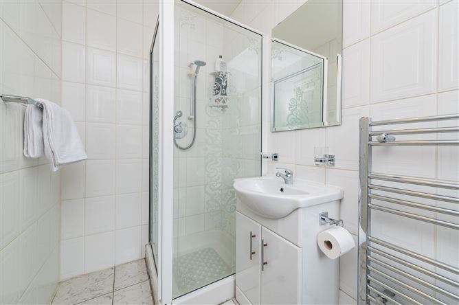 https://photos-a.propertyimages.ie/media/9/9/1/4998199/4bd41e60-927b-4ad0-a596-adc7f603763b_l.jpg