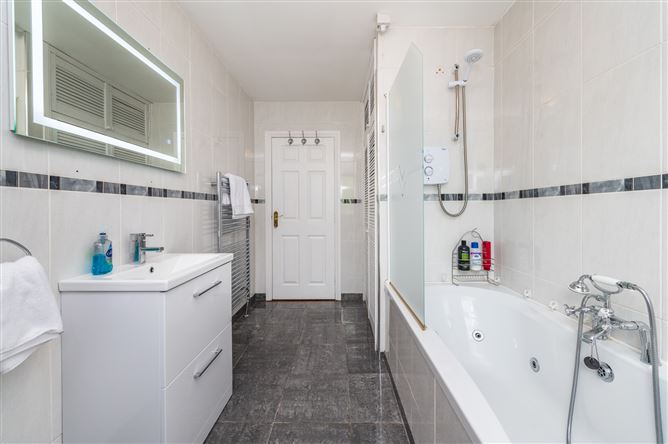https://photos-a.propertyimages.ie/media/9/9/1/4998199/4bd41e60-927b-4ad0-a596-adc7f603763b_l.jpg