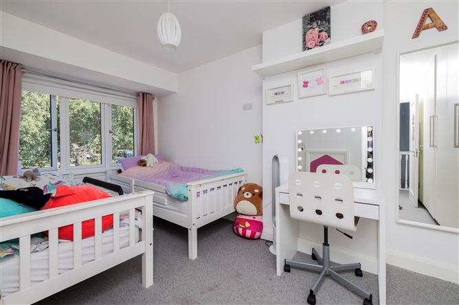 https://photos-a.propertyimages.ie/media/9/9/2/4952299/6ab2e790-1cd4-4e82-97e6-0dff2c42e2bb_l.jpg