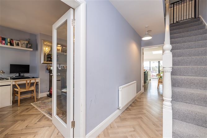 https://photos-a.propertyimages.ie/media/9/9/2/4952299/6ab2e790-1cd4-4e82-97e6-0dff2c42e2bb_l.jpg