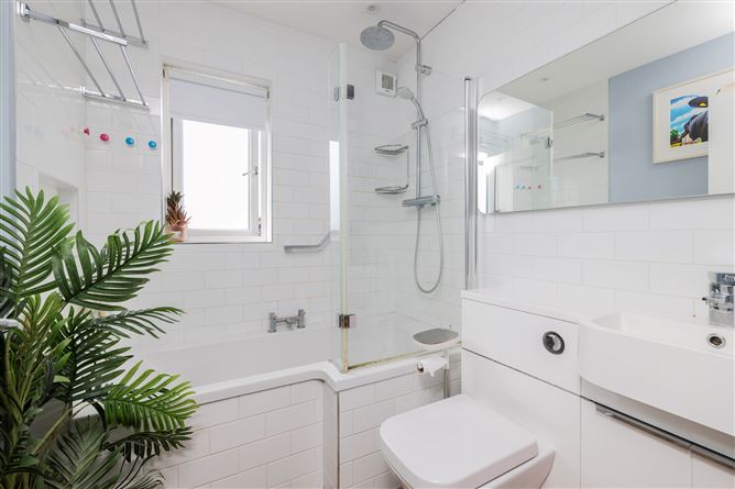 https://photos-a.propertyimages.ie/media/9/9/2/4952299/6ab2e790-1cd4-4e82-97e6-0dff2c42e2bb_l.jpg