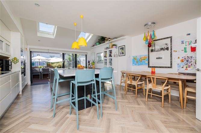 https://photos-a.propertyimages.ie/media/9/9/2/4952299/6ab2e790-1cd4-4e82-97e6-0dff2c42e2bb_l.jpg