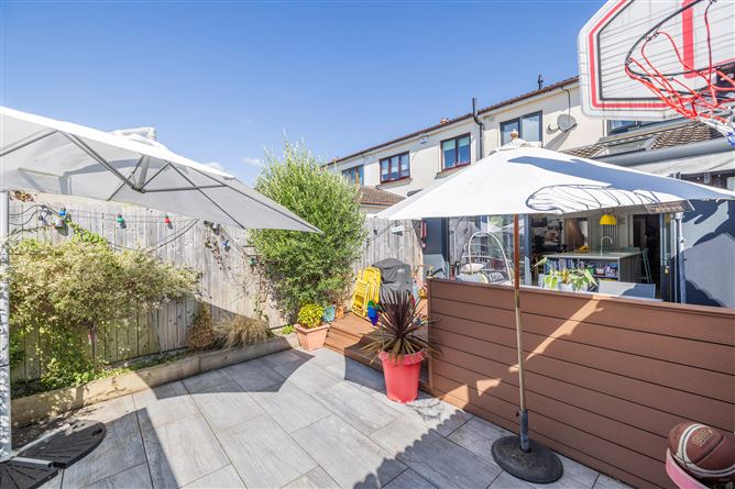 https://photos-a.propertyimages.ie/media/9/9/2/4952299/6ab2e790-1cd4-4e82-97e6-0dff2c42e2bb_l.jpg