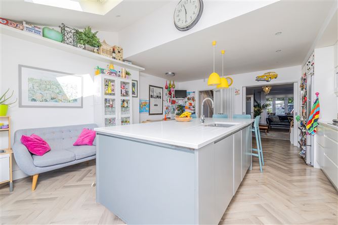 https://photos-a.propertyimages.ie/media/9/9/2/4952299/6ab2e790-1cd4-4e82-97e6-0dff2c42e2bb_l.jpg